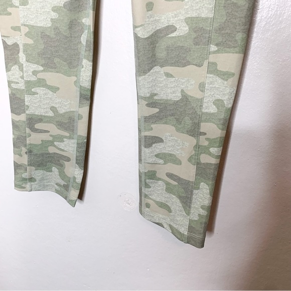 Eddie Bauer Camo Print Athletic Workout Crop Legging‎ Small S - Picture 4 of 7
